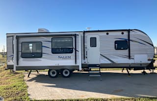Spacious & Stylish Travel Trailer - Sleeps 5!