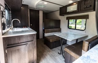 2021 Coleman The Lantern LT 17b