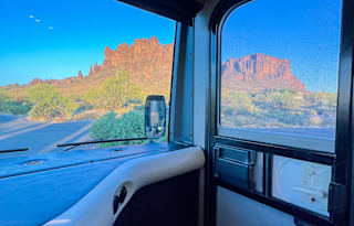 Fully Stocked Diesel w/2 Baths, King + Bunks