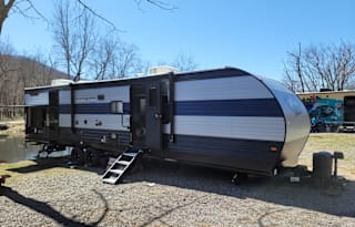 Spacious Large Pet Friendly Family Camper