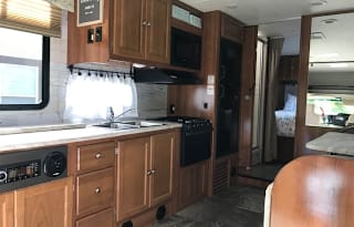 32 ft 2019 Coachmen Leprechaun