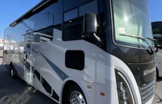 2024 Thor Motor Coach 36' Sleeps 8