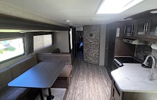 2019 Cherokee Grey wolf 29TEW