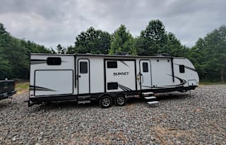 2018 CrossRoads RV Sunset Trail Super Lite ST330BH