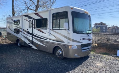 Easy to Drive Thor Hurricane 31G with Bunkbeds