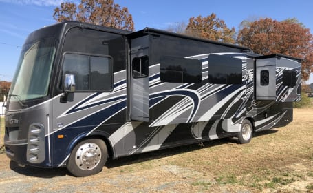 Benny & The Pet's Awesome Family RV! (with bunks!)