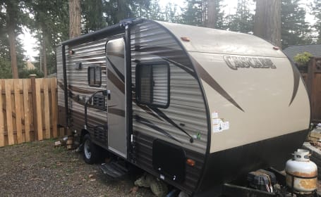 2017 Cascade Forest River T16 BHS trailer
