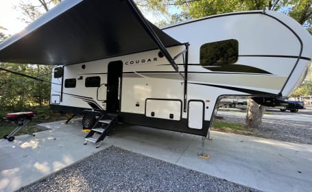 Luxurious RV Explore the Great Outdoors in Comfort