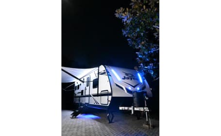 Brand New Fully Loaded 2021 Jayco Jay Feather
