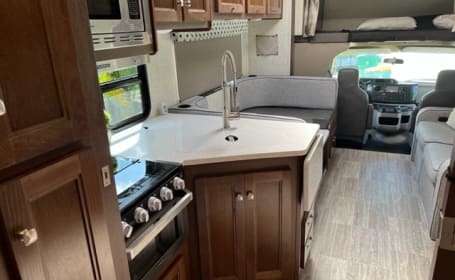 32ft Fully Equipped RV | Sleeps up to 6