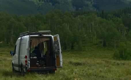 The fully off the grid 4x4 adventure wagon