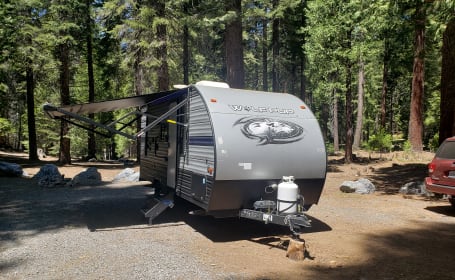 2019 Wolf Pup 16PF Light and Easy to Tow  1 slide