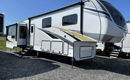 2021 Alliance Paradigm 390MP with 2 Bedrooms