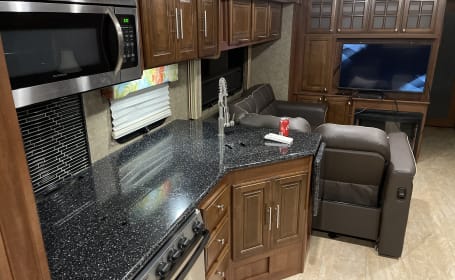 2017 Forest River RV Georgetown XL 377TS