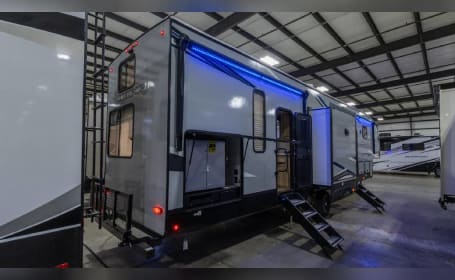 2021 Forest River RV Cherokee Arctic Wolf Suite 3770