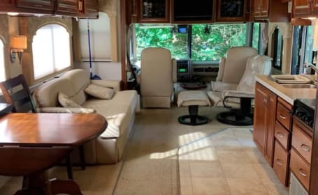 Dog approved Fleetwood RV Bounder 35H