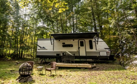 Secluded Luxury Camper in the Woods
