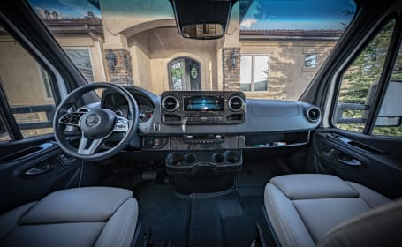 2020 Winnebago Navion 24J- Drive in Style!