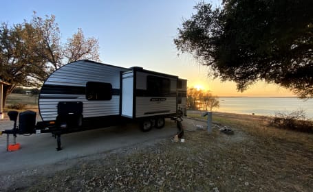 Bonnie the Easy Tow Camper w/Bunkbeds