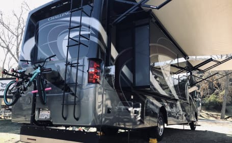 2018 Thor Challenger - Bunk Beds w/ Washer & Dryer