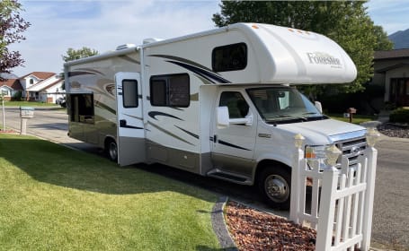 Elkes cared for with love and very clean RV for a perfect Vacation.