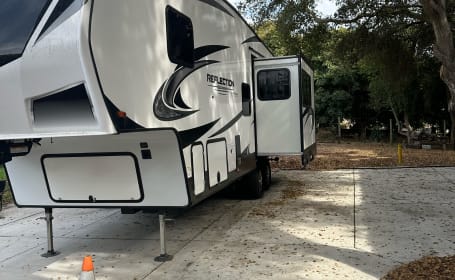 Newer Fifth Wheel with Bunks (Only Delivery)