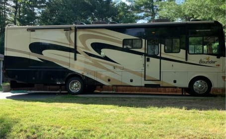 Dog approved Fleetwood RV Bounder 35H
