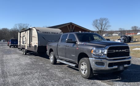 30FT Toy Hauler/ Sleeps 4/ Fun for family and toys