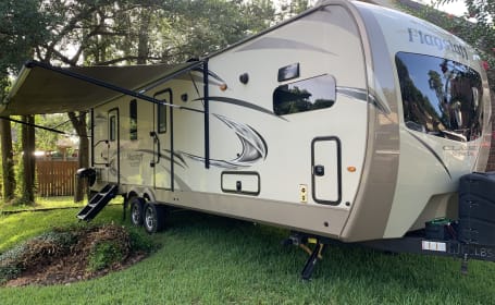 2018 Flagstaff with King size bed!