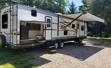 Camp in luxury with a beautiful 2018 Jayco