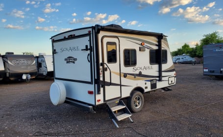 2019 15 ft hybrid trailer sleeps 8 off-road