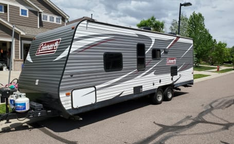 Family and Pet Friendly 2017 Coleman 274BH