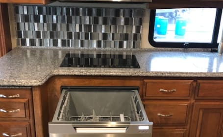 2017 Fleetwood Discovery 39F     WE CAN DELIVER - SET UP and PICK UP