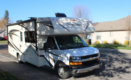 Fantastic newer RV for your next family vacation!  26' Class C - Easy to drive!
