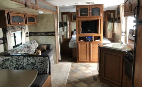 Pet friendly family RV, flexible delivery options.