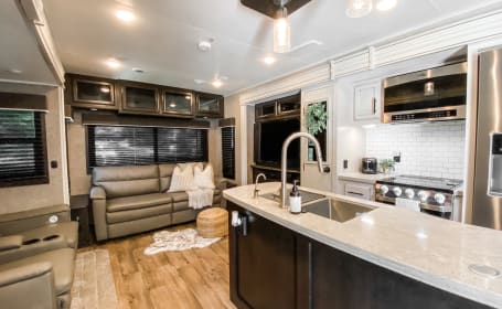 Jayco Eagle 330RSTS - Luxury Glamping at its best!