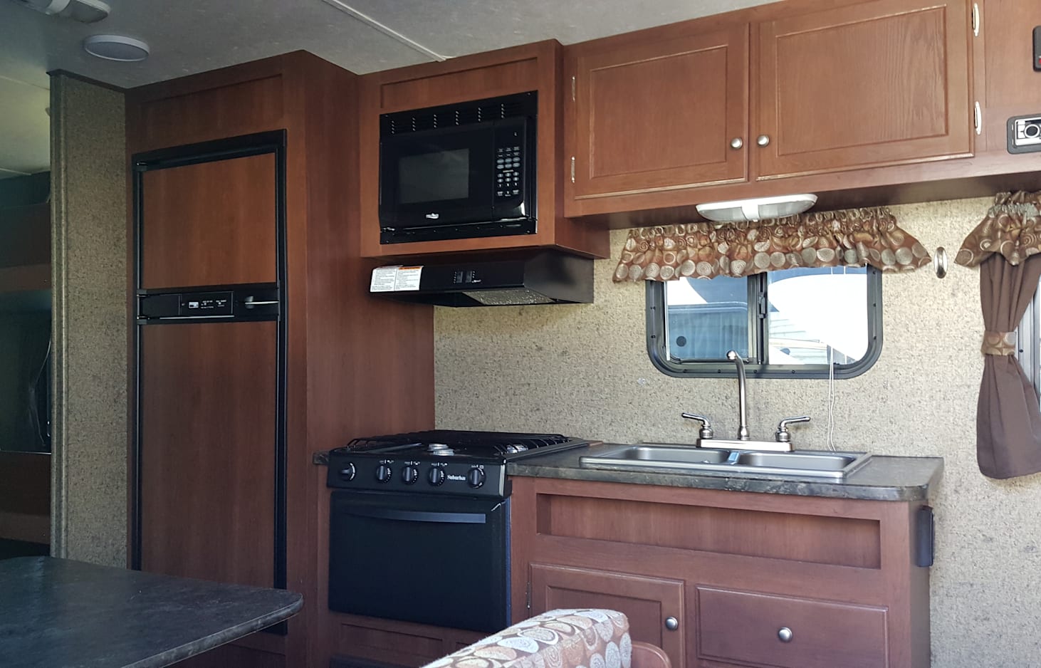 2013 Zinger Z-1 Sleeps 7 | RVshare