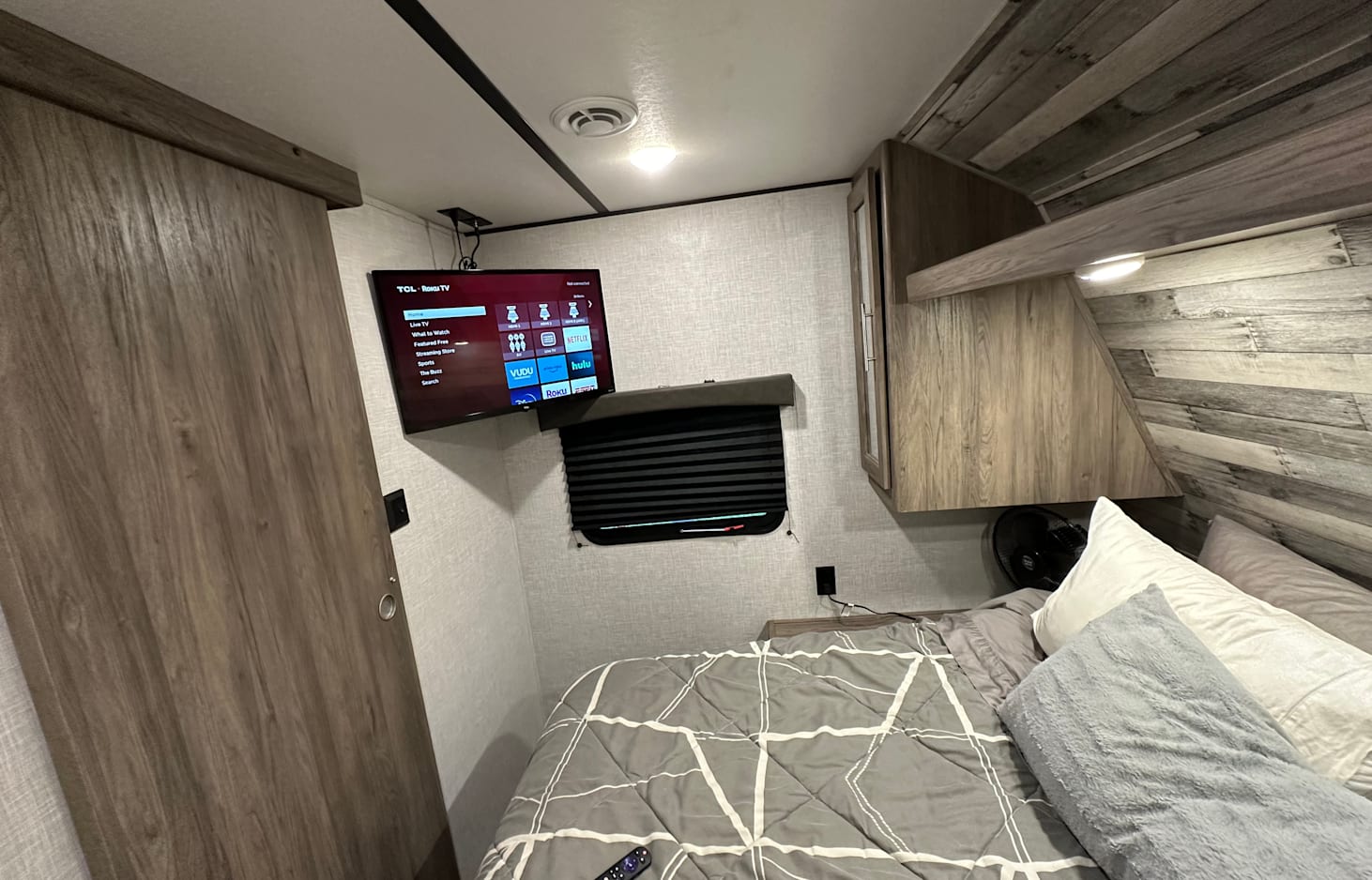 2021 CrossRoads RV Zinger with 1.5 Bath | RVshare