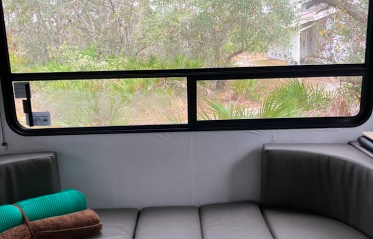 Dinette converts to a full sized bed (linens included)