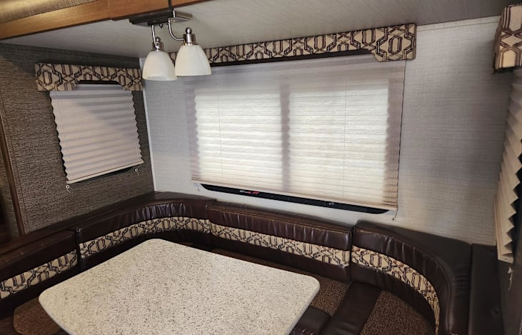 Dinette turns into a confortable bed. Good for 1 adult or 2 kids.