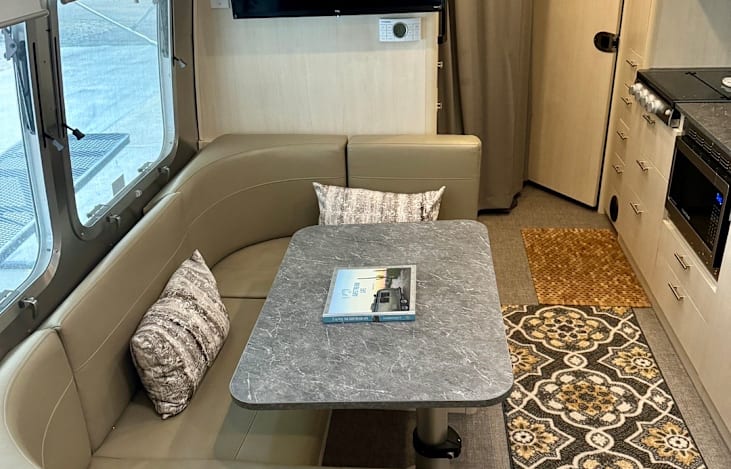 Enjoy gathering for dinner or just hanging out! This also converts into a sleeper bed if you wanted!
