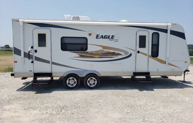 Fully equipped, very clean, non smoking, non pet unit just waiting for you. 30’ of joy and luxury!