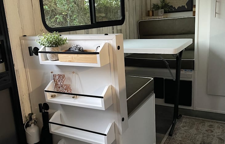 Dinette converts into a single bed