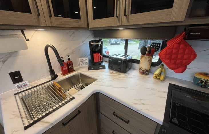 Sink & Counter Area