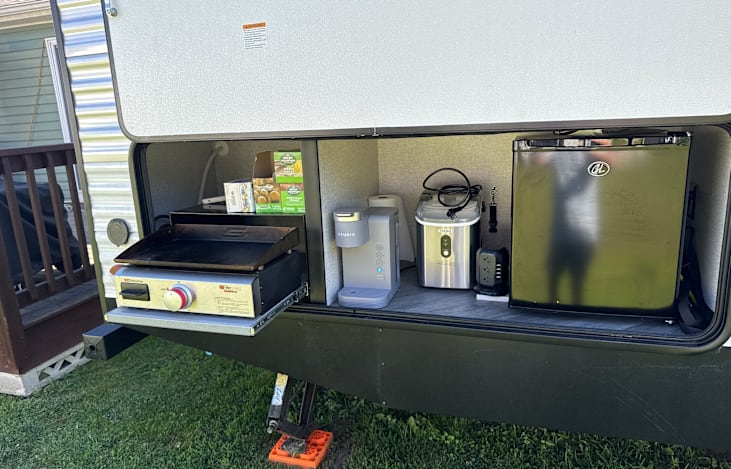 Outdoor kitchen
