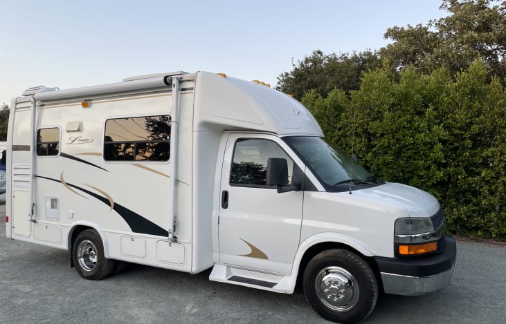 Compact but mighty. You won’t find a better equipped Class B can with all of these amenities.