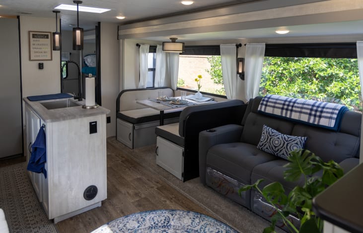 Open Floor Plan as you walk in