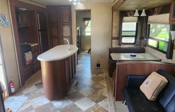 Beautiful kitchen stocked with basics such as pots and pans, dishes for 6, spices and some basic dry goods.  You will also be super happy to see the coffee pot and coffee!