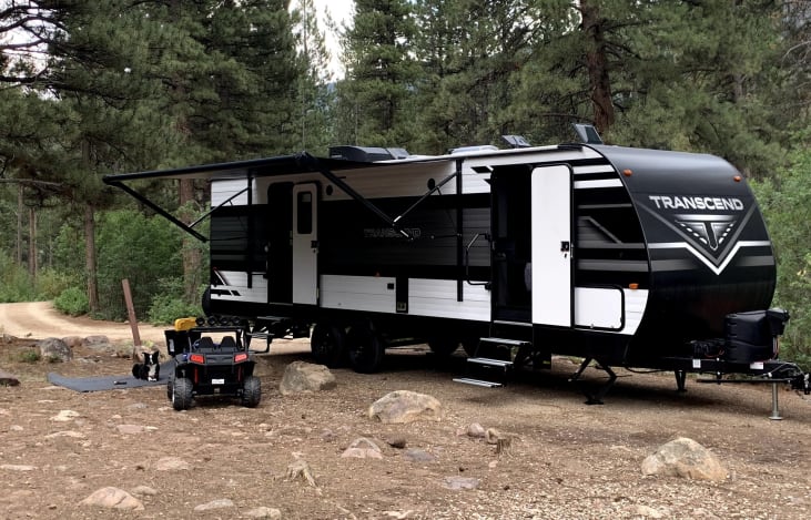 Enjoy the great outdoors with this beautiful trailer for your family!