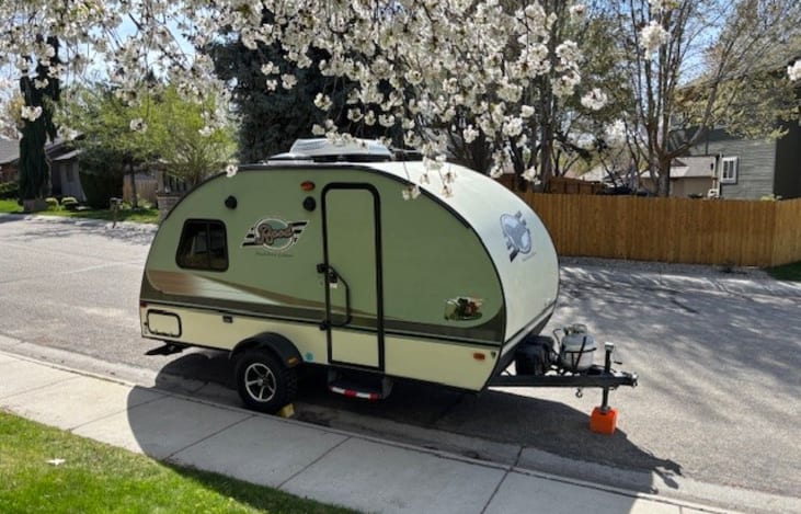 Easy to tow and maneuver for SUV's and narrow enough to see behind you while pulling.  Great for camping and feeling comfortable pulling a camper. Enjoy your new adventure!